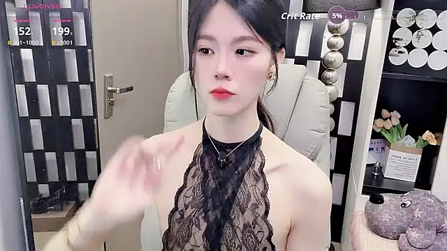 Yueyue-MM online show from May 5, 2026, 1:30 am