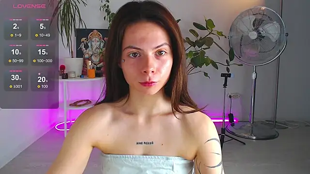 ChloeSummers online show from October 7, 2025, 2:18 pm