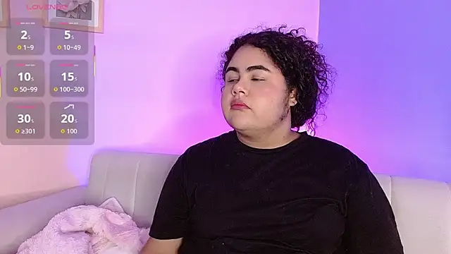 lourdes moon22 online show from December 19, 2025, 12:18 pm