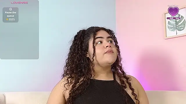 lourdes moon22 online show from January 12, 2026, 12:34 pm