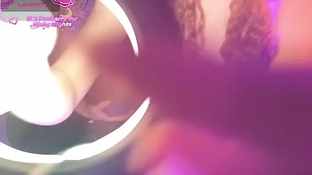 JuliCarl online show from February 19, 2026, 2:03 pm