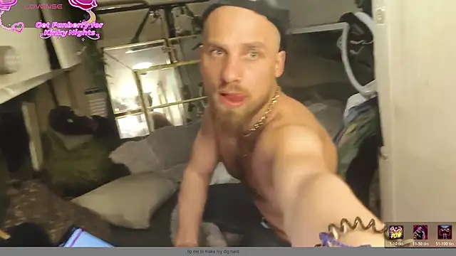 JuliCarl online show from April 15, 2026, 9:48 pm