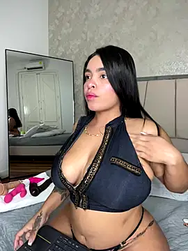 Snapshot of Danna_222 chatting on September 17, 2025, 3:19 am Danna 222 online show from September 17, 2025, 3:19 am