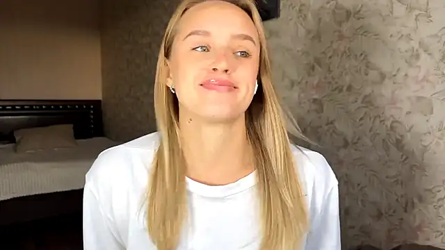 Snapshot of ElisabetLorney chatting on September 23, 2025, 7:59 am ElisabetLorney online show from September 23, 2025, 7:59 am