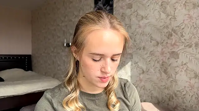 Snapshot of ElisabetLorney chatting on September 19, 2025, 8:07 am ElisabetLorney online show from September 19, 2025, 8:07 am
