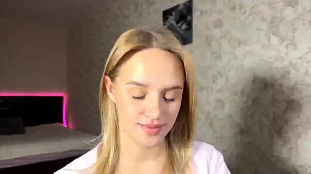 Snapshot of ElisabetLorney chatting on October 10, 2025, 7:09 am ElisabetLorney online show from October 10, 2025, 7:09 am