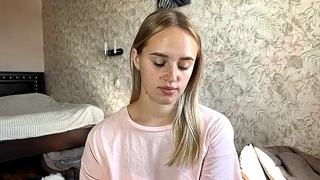 Snapshot of ElisabetLorney chatting on September 11, 2025, 7:41 am ElisabetLorney online show from September 11, 2025, 7:41 am
