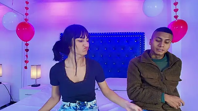 Snapshot of Damian_and_roxanne chatting on February 17, 2026, 12:46 pm Damian and roxanne online show from February 17, 2026, 12:46 pm