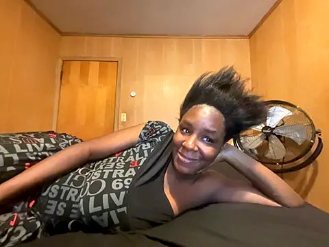 saltlightEmber online show from November 9, 2025, 2:59 am