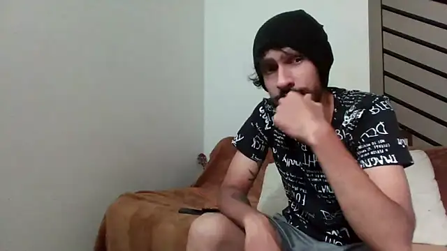 Snapshot of Alejandro92_cali chatting on May 18, 2026, 7:29 pm Alejandro92 cali online show from May 18, 2026, 7:29 pm