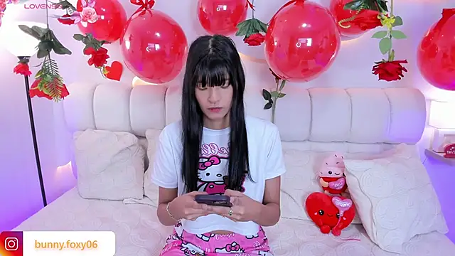 foxybunny online show from February 17, 2026, 4:54 am