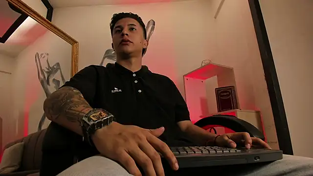 liaamsmiith  online show from February 26, 2026, 12:27 pm