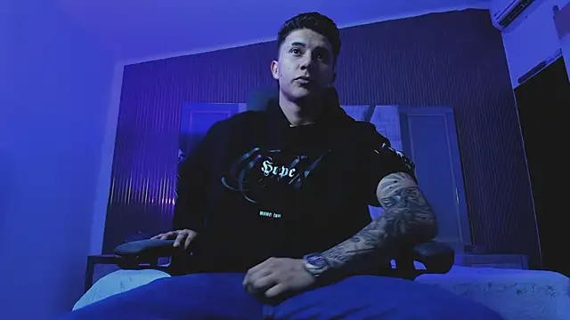 liaamsmiith  online show from September 25, 2025, 12:11 pm