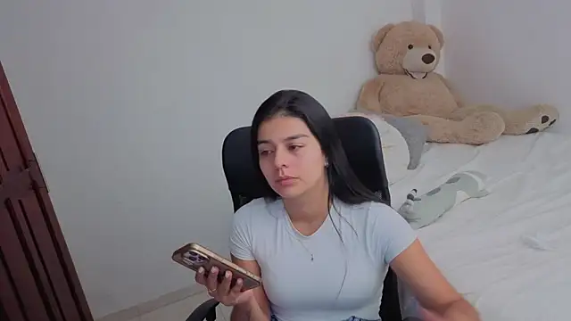 valerihouse online show from March 8, 2026, 12:27 am