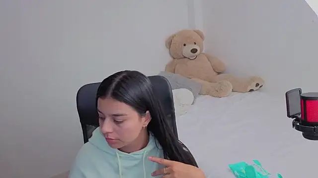 valerihouse online show from February 18, 2026, 1:14 am