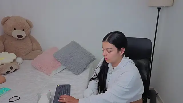 Snapshot of valerihouse chatting on November 21, 2025, 12:53 am valerihouse online show from November 21, 2025, 12:53 am