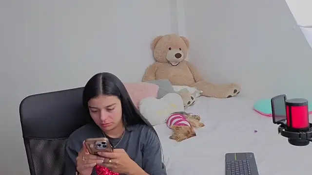 valerihouse online show from March 1, 2026, 1:49 am