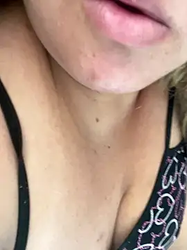 Snapshot of bruna438 chatting on January 6, 2026, 11:25 am bruna438 online show from January 6, 2026, 11:25 am