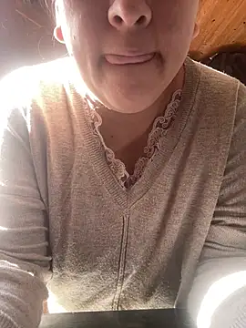 bruna438 online show from May 25, 2026, 2:38 pm