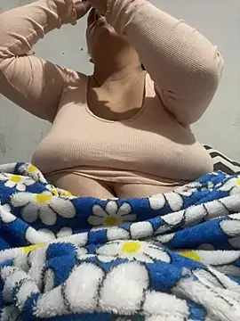 bruna438 online show from May 10, 2026, 3:47 pm