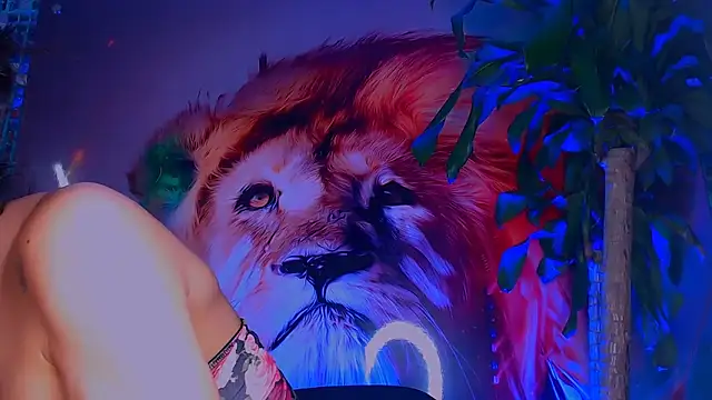 Snapshot of Cristal_Gem1 chatting on November 9, 2025, 2:15 am Cristal Gem1 online show from November 9, 2025, 2:15 am