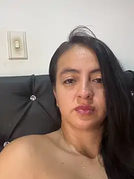 Snapshot of salo-rousee chatting on May 27, 2026, 10:44 am salo-rousee online show from May 27, 2026, 10:44 am