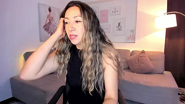 Snapshot of Laly_dolce chatting on September 20, 2025, 9:20 pm Laly dolce online show from September 20, 2025, 9:20 pm