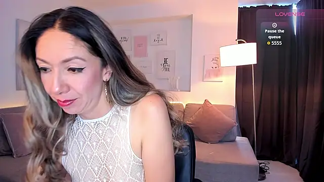 Snapshot of Laly_dolce chatting on September 26, 2025, 9:10 pm Laly dolce online show from September 26, 2025, 9:10 pm