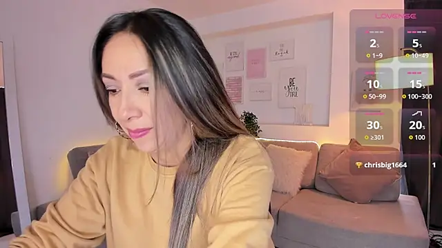 Snapshot of Laly_dolce chatting on October 1, 2025, 8:02 pm Laly dolce online show from October 1, 2025, 8:02 pm