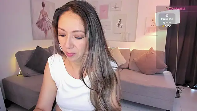 Snapshot of Laly_dolce chatting on October 4, 2025, 8:10 pm Laly dolce online show from October 4, 2025, 8:10 pm