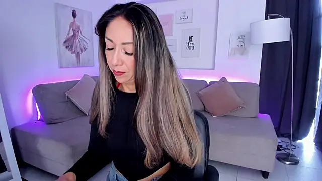 Snapshot of Laly_dolce chatting on September 8, 2025, 8:19 pm Laly dolce online show from September 8, 2025, 8:19 pm