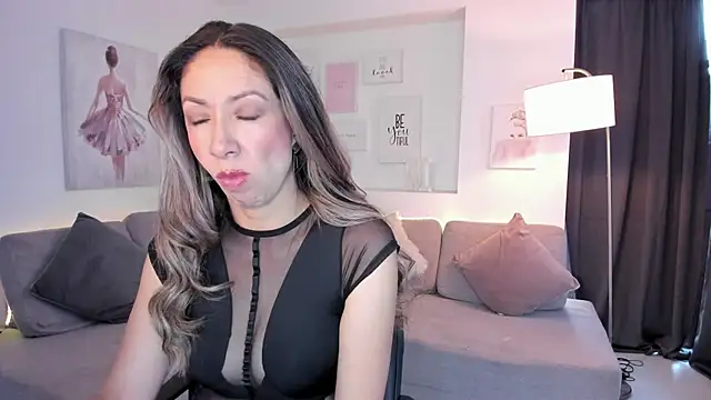 Snapshot of Laly_dolce chatting on October 3, 2025, 7:59 pm Laly dolce online show from October 3, 2025, 7:59 pm