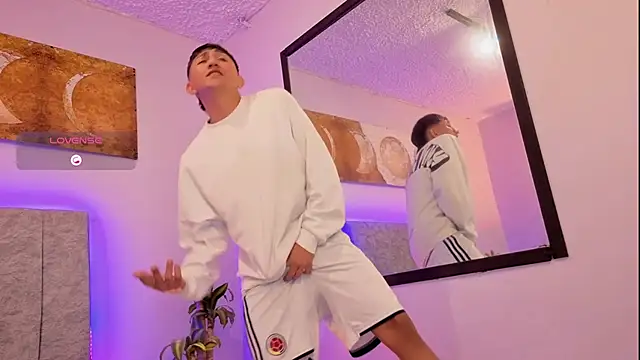 oliver mr  online show from November 20, 2025, 8:48 am