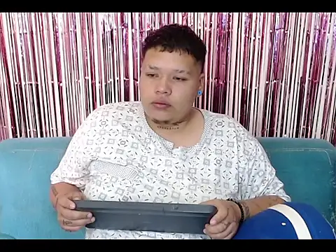 Yulian bigclit7 online show from December 3, 2025, 12:48 pm