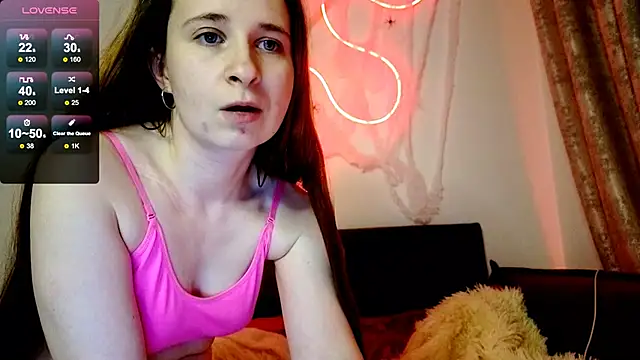 Snapshot of _Linett_ chatting on October 31, 2025, 7:54 pm Linett online show from October 31, 2025, 7:54 pm