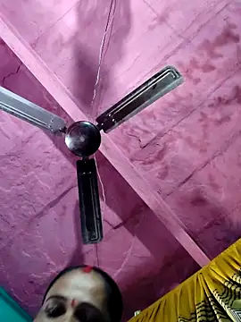 Pooja750 online show from November 12, 2025, 6:28 am