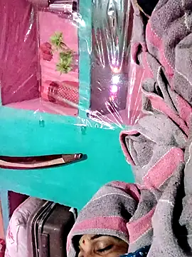 Pooja750 online show from October 28, 2025, 6:29 pm