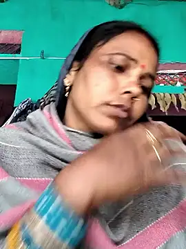 Pooja750 online show from December 22, 2025, 4:56 am