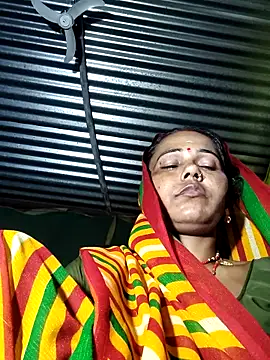 Pooja750 online show from September 18, 2025, 8:12 pm