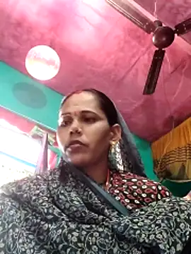 Pooja750 online show from December 18, 2025, 5:01 am