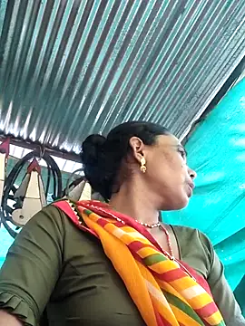 Pooja750 online show from September 18, 2025, 6:05 am