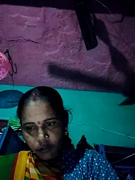 Pooja750 online show from November 28, 2025, 12:27 pm