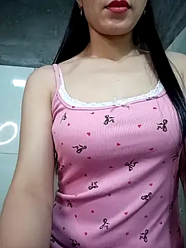 Vyvyy06 online show from November 18, 2025, 1:32 am