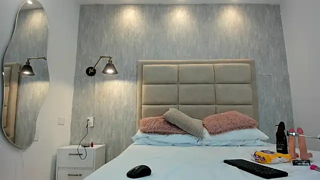 MiaaCollinss  online show from September 28, 2025, 1:45 am