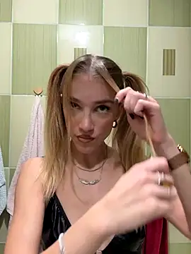 Snapshot of TeaseRosie chatting on October 18, 2025, 8:38 am TeaseRosie online show from October 18, 2025, 8:38 am