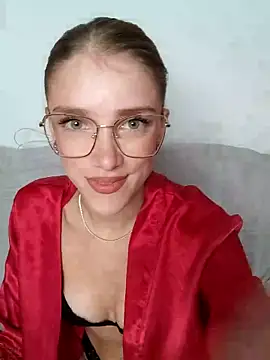 Snapshot of TeaseRosie chatting on September 29, 2025, 12:44 pm TeaseRosie online show from September 29, 2025, 12:44 pm