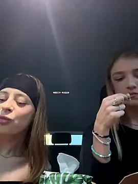 Snapshot of TeaseRosie chatting on October 3, 2025, 3:46 pm TeaseRosie online show from October 3, 2025, 3:46 pm