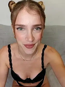 Snapshot of TeaseRosie chatting on October 5, 2025, 3:03 pm TeaseRosie online show from October 5, 2025, 3:03 pm