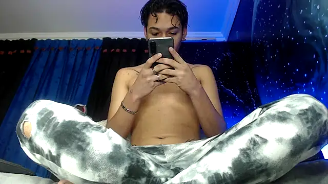 Snapshot of SemerHott chatting on February 9, 2026, 1:20 pm SemerHott online show from February 9, 2026, 1:20 pm