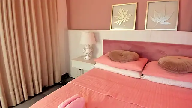 Snapshot of Sara_Hills_ chatting on October 3, 2025, 1:12 pm Sara Hills online show from October 3, 2025, 1:12 pm